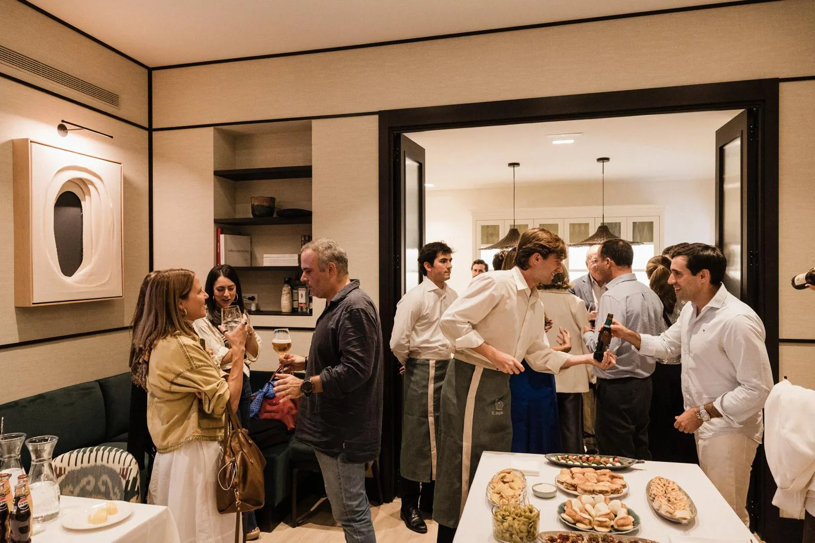 Evento con invitados en la sala